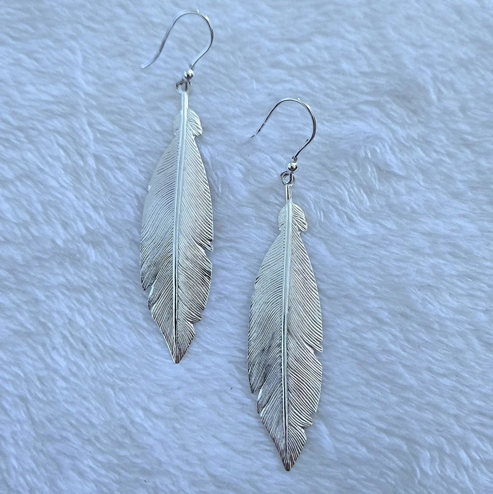 Mia Fiore Textured Silver🤍 Feather🪶 Earrings - Picture 4 of 16